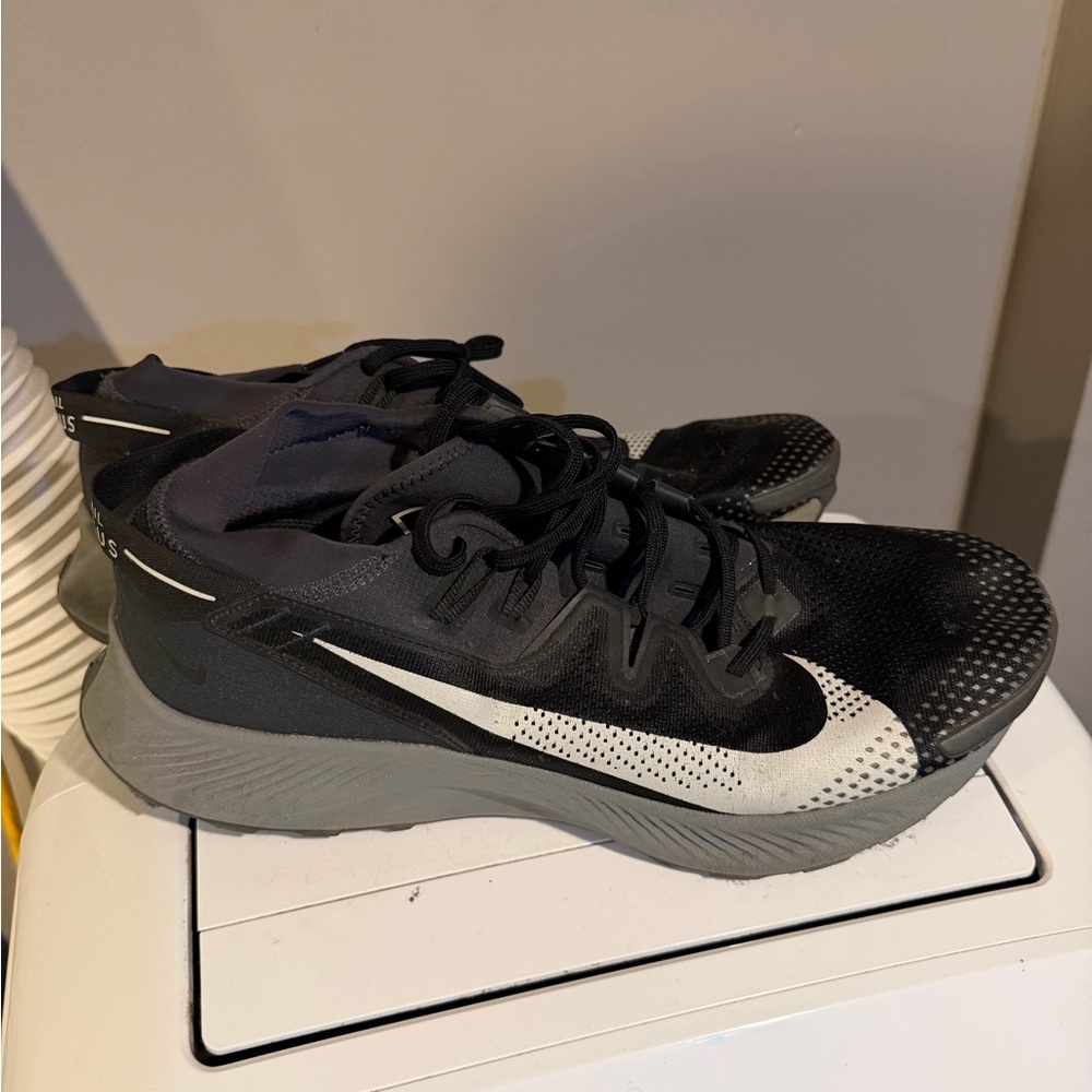 Nike trail Pegasus Black and Grey